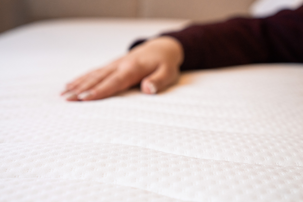 Matratzenbezug – woraus sollte er bestehen und wie pflegt man ihn?