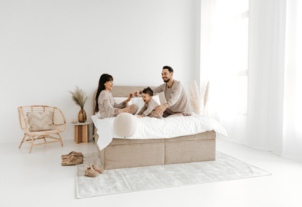 Familienbett 200 x 220 cm oder größer – ein Trend oder ein tatsächliches Bedürfnis und eine Rückkehr zu den Wurzeln?